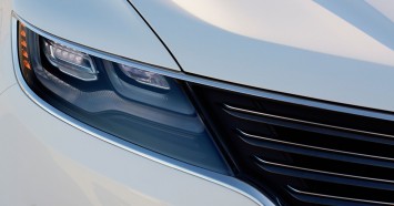 Lincoln MKC Concept - Headlight and grille detail