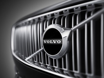 Volvo XC90 - Front Grille detail