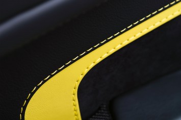 Aston Martin V12 Vantage S - Door panel stitching detail