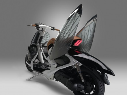 Yamaha 04GEN is a scooter concept with semi-transparent body